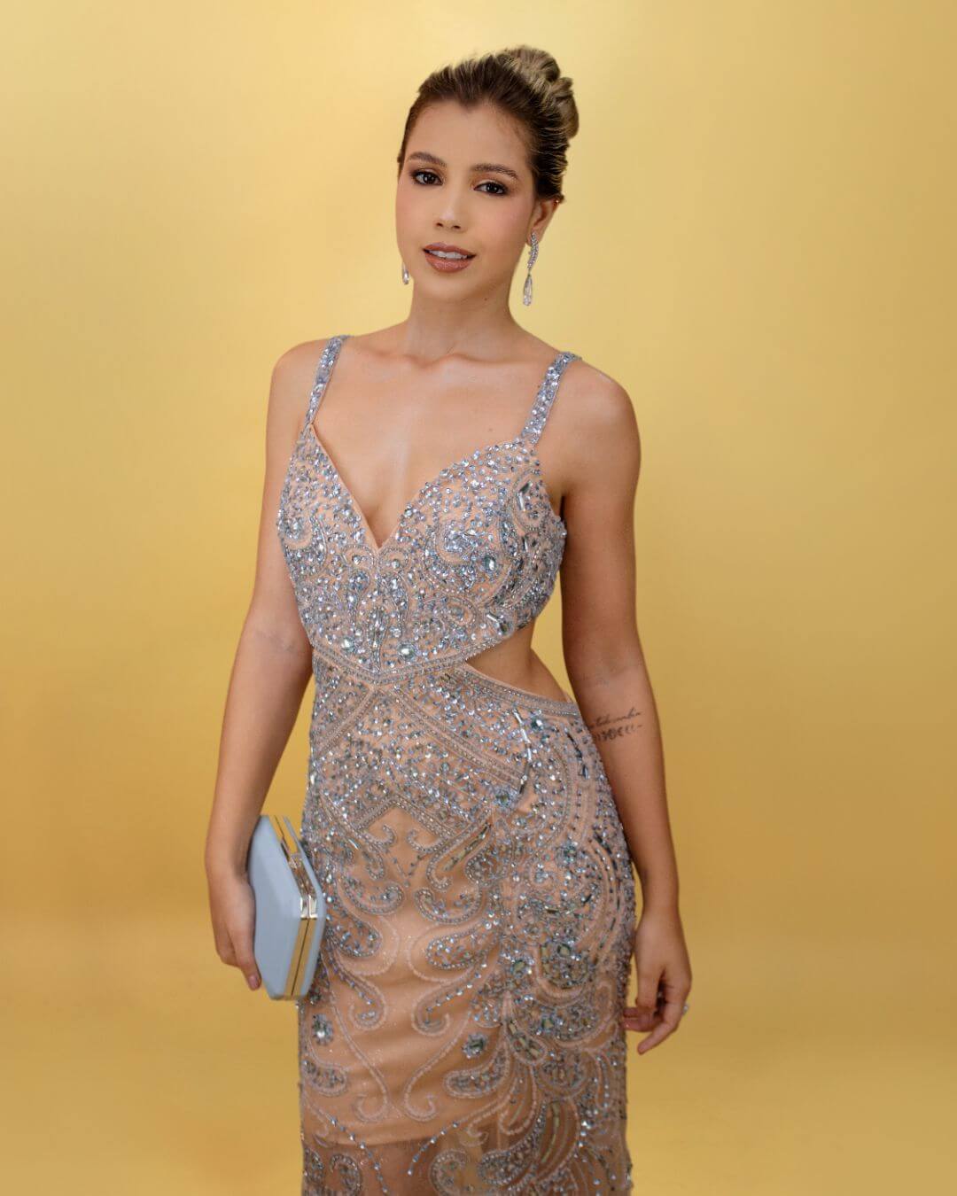 Vestido de pedraria decote v