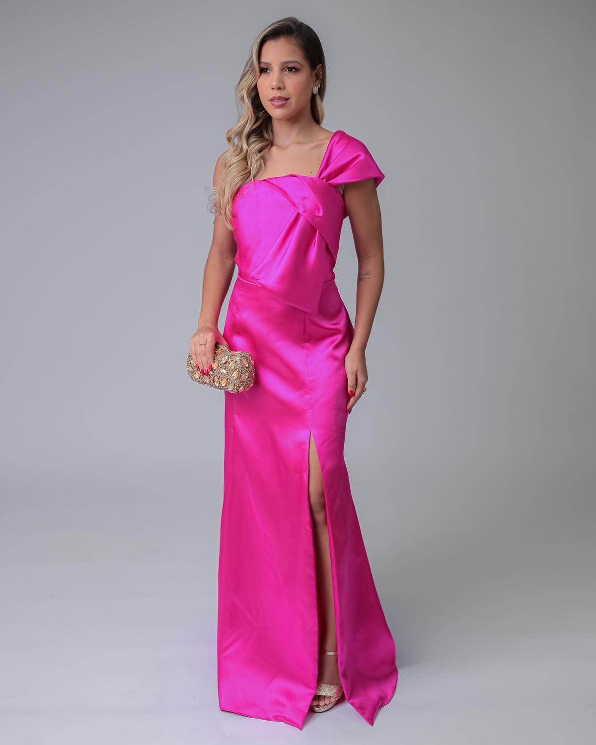 Vestido longo pink com detalhe de laço