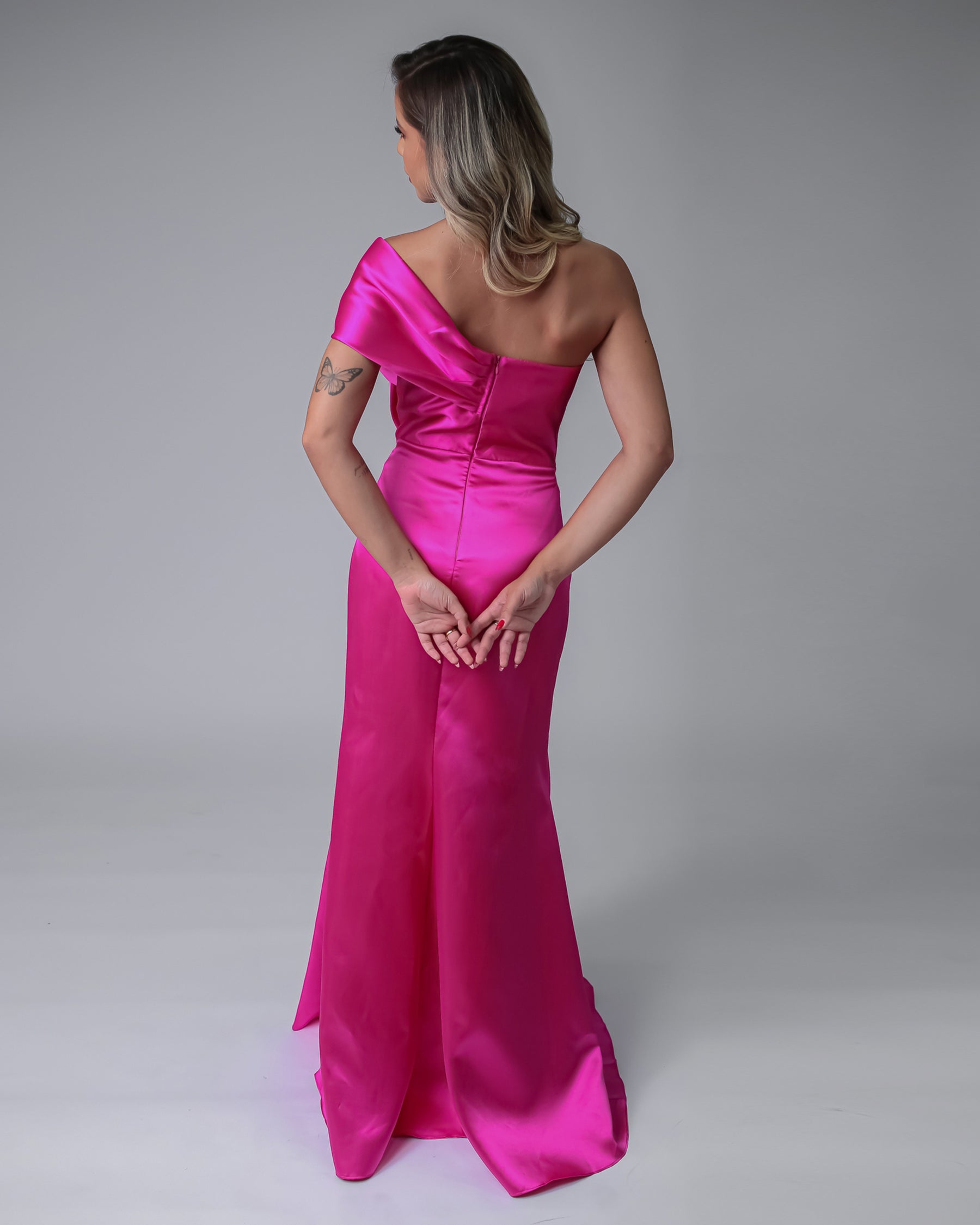 Vestido longo pink com detalhe de laço